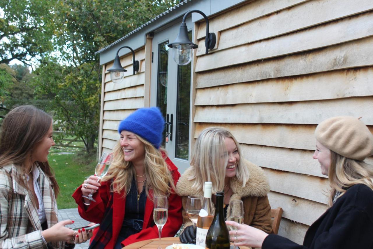 Luxury Shepherds Hut - The Moorhen By The Lake York Exterior foto